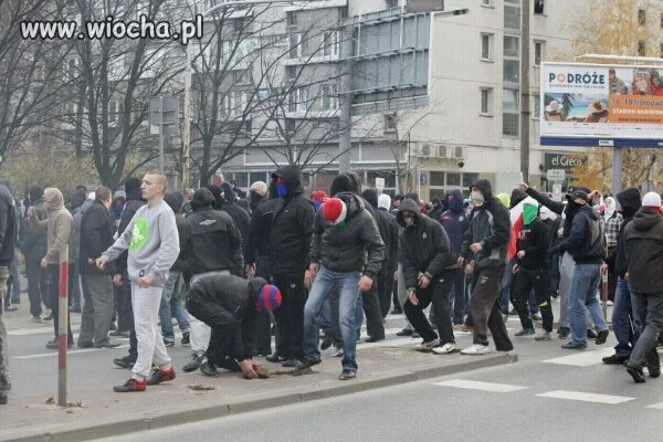 Tłumy idą na koncert Bibera 
