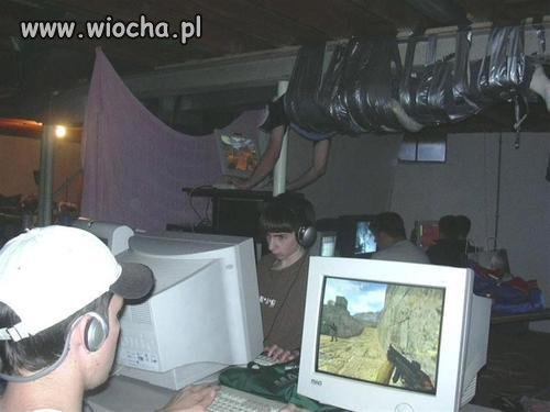 W jednej z ubogich Warszawskich kafejek Zabrakło