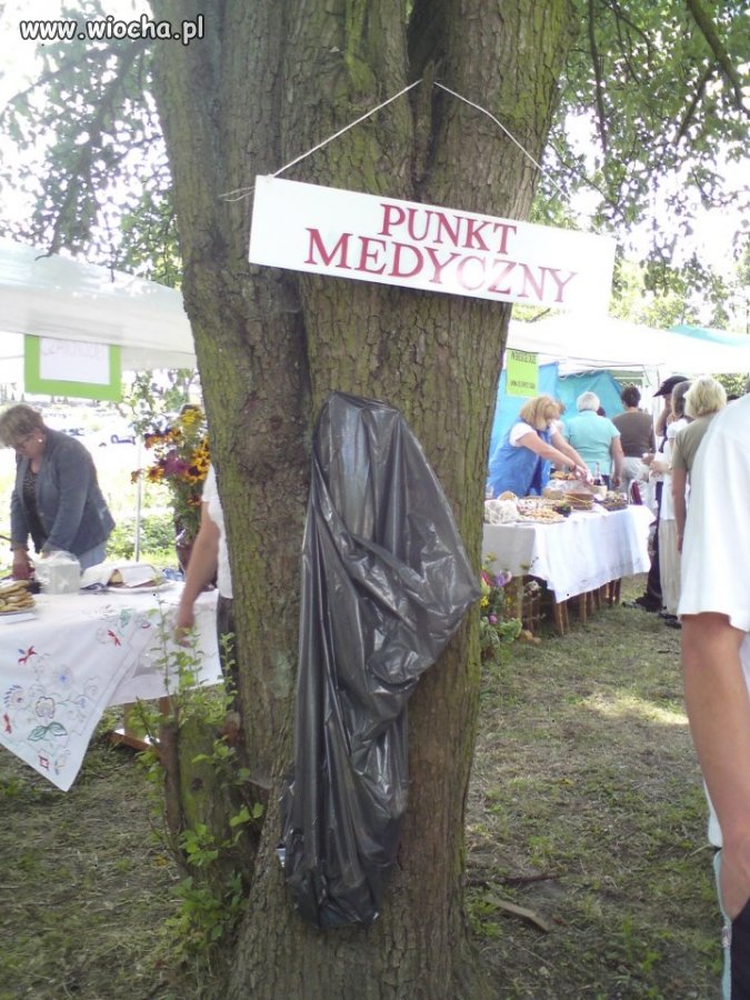 Punkt medyczny na dożynkach...