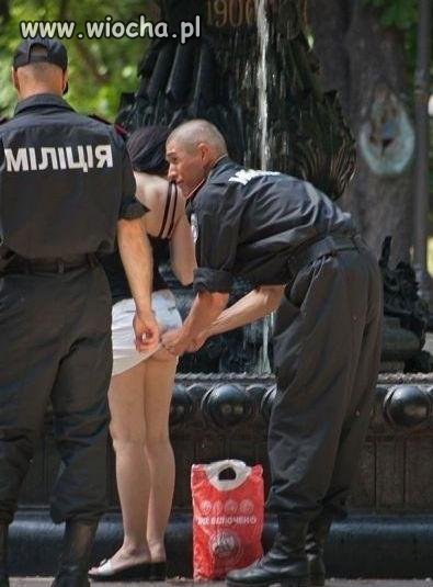 Mundurowy zawsze gotowy pomóc
