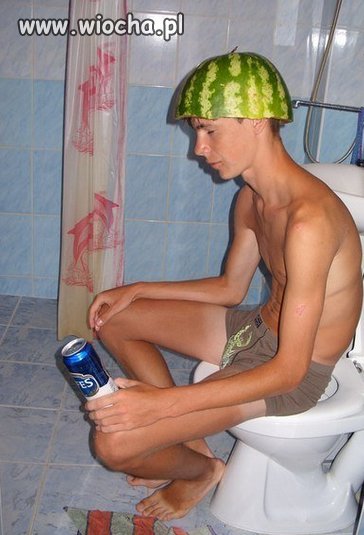 Kask będzie mu potrzebny jak zobaczy