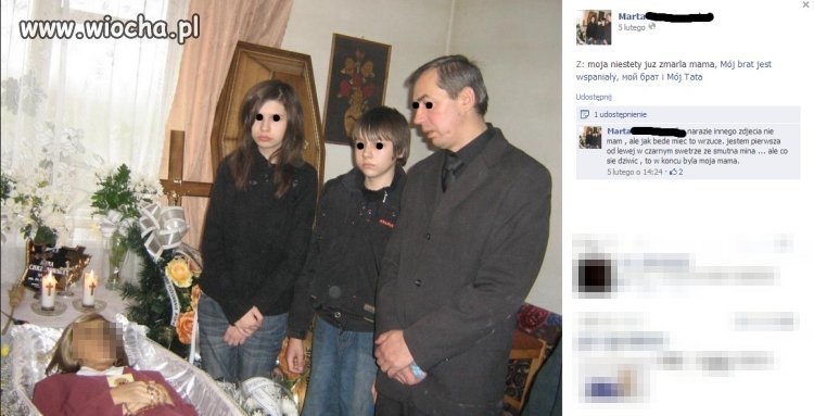 Ze zmarłą mamą