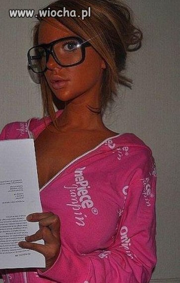 Nie dość, że tona tapety to trzyma w drugą stronę