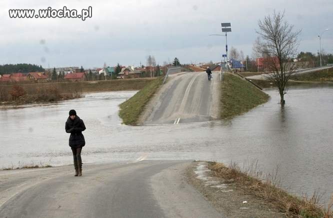 Nowa droga na trasie Gorzyce-Orliska znowu zalana