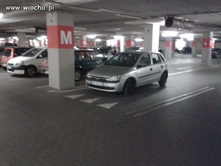 Mistrz parkowania.
