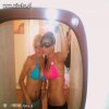 Sweet focia w lustrze w bikini w domu 