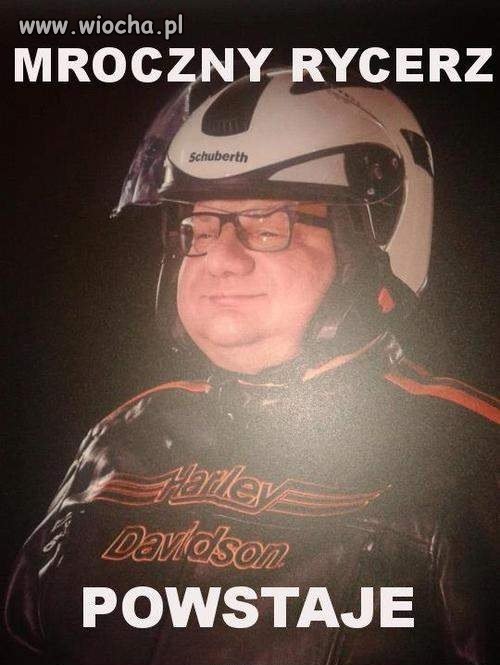 Mroczny rycerz powstaje 