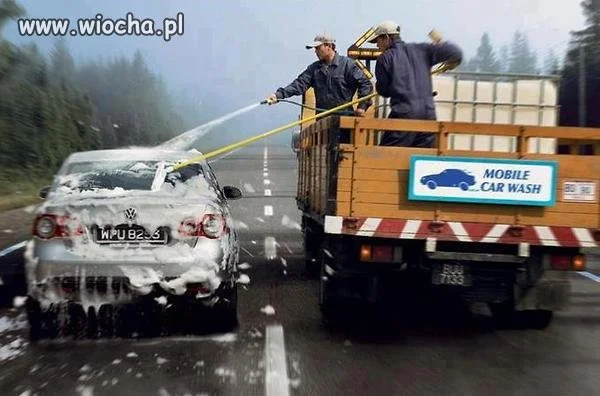 Mobilna myjnia samochodowa