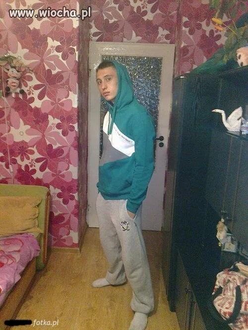 Dres w różowym pokoju
