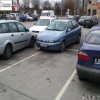 Spieszył się do sklepu i źle zaparkował