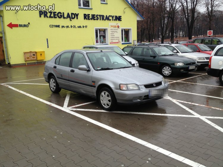 Ktoś stanął na dwóch miejscach tam 