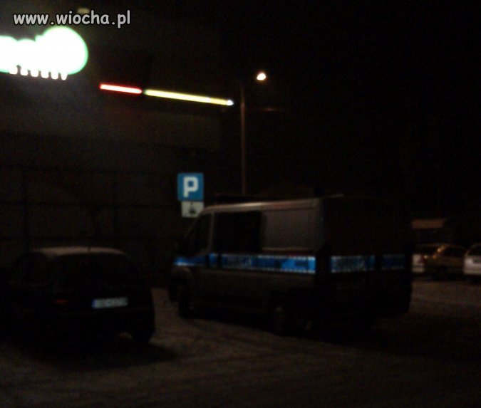Policja ... na parkingu 