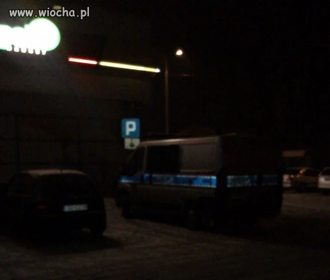 Policja ... na parkingu 
