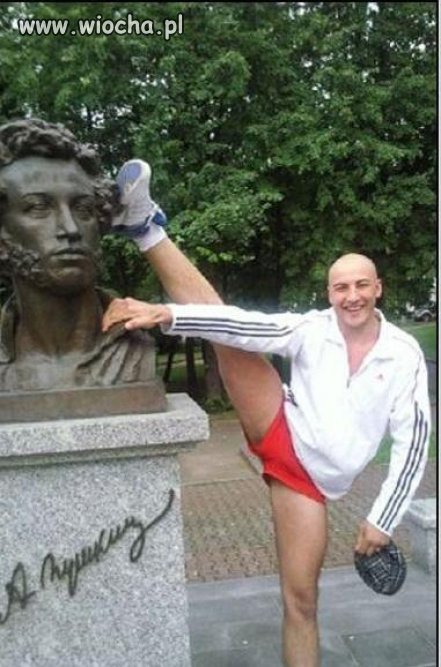 "sportowiec" przy pomniku Wysockiego...