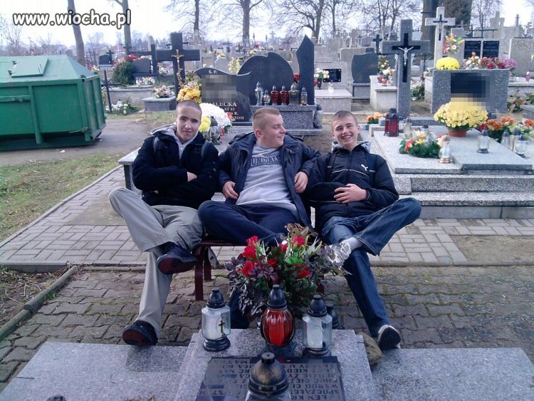 Takie tam na cmentarzu.
