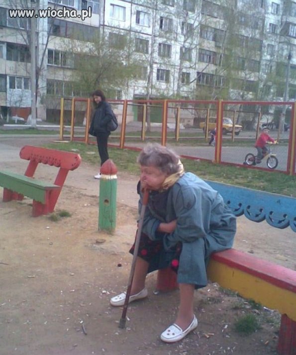 Babcia na ławce
