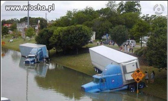 Ciężarówki przy wodopoju