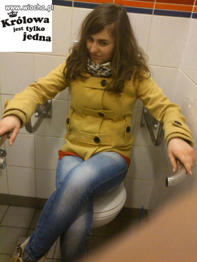 Sedes nasz tron.