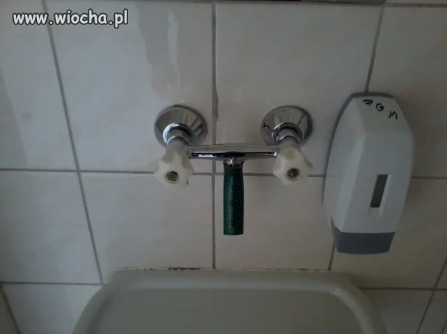 Profesjonalny kran w przychodni ... 
