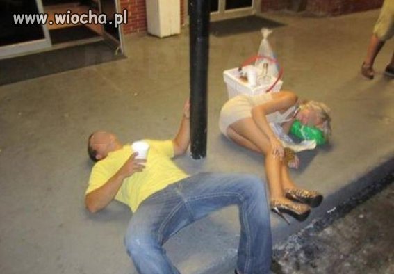 Kolejna z serii mocno zakrapianych imprez dobiegła końca...