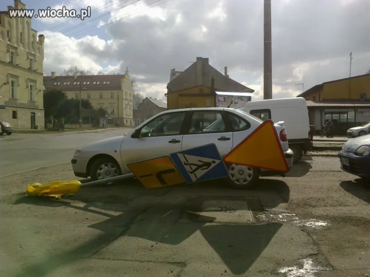 Absurd Polski