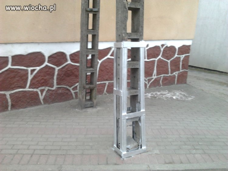 Samochód walnął w słup