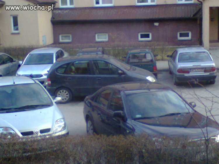 12 godzin tak sobie stał