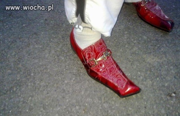 Dres + czerwone kozakckie lakierki =