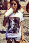 Cz ona ma pojęcie kogo ma na koszulce?