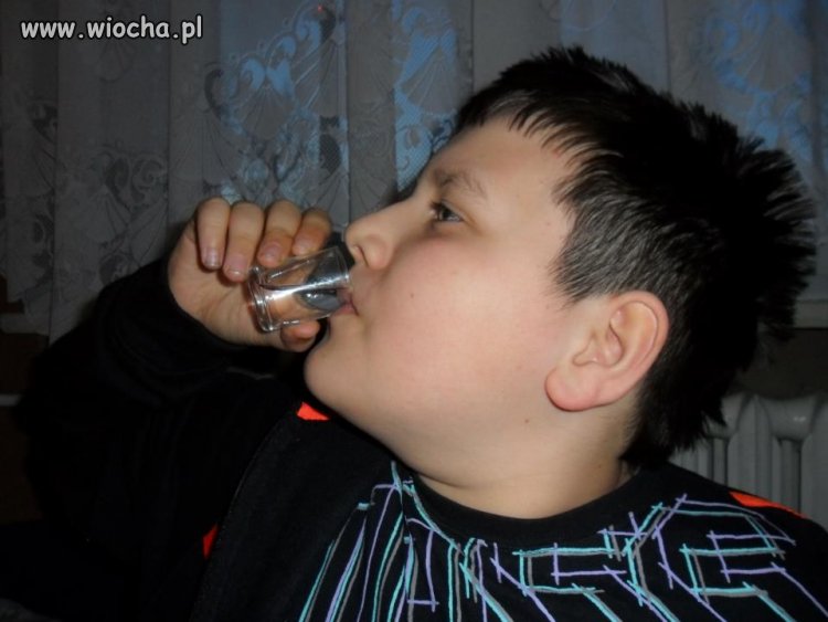Mam 10 lat i wiem co to wódka dziwko.