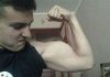 Ale mu drzwi wypchnął ten biceps 