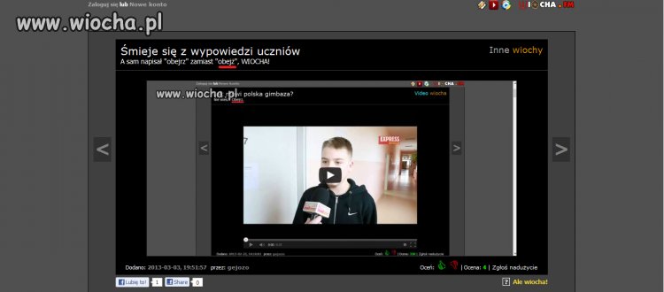 Nabija się z błędu popełnionego przez osobę,