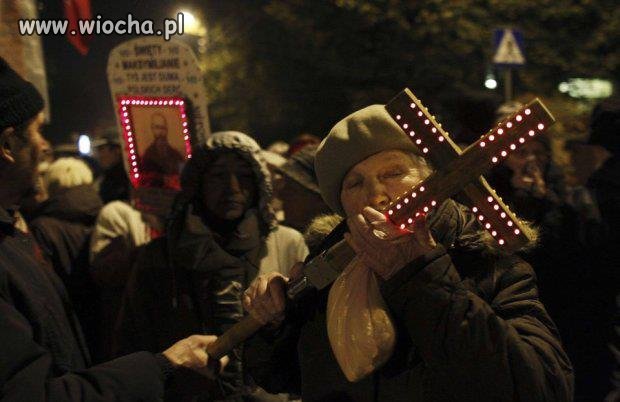 To jeszcze krzyż czy już świetlny gażdżet? 