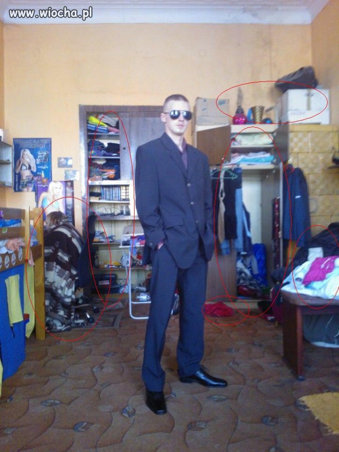 Nie dośc, że burdel to jeszcze mistrz 2 planu: 