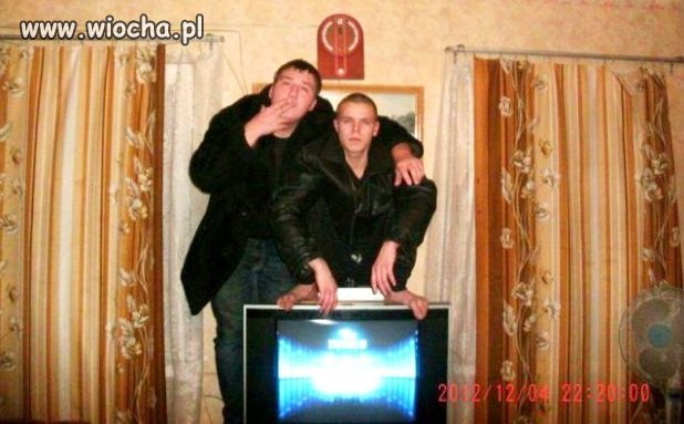 Małpa to i na telewizor wlezie...