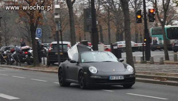 Matowa  cabrio bagazówka. 