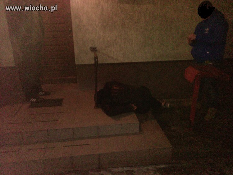 Takie tam przed klatką