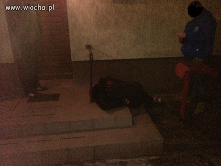 Takie tam przed klatką
