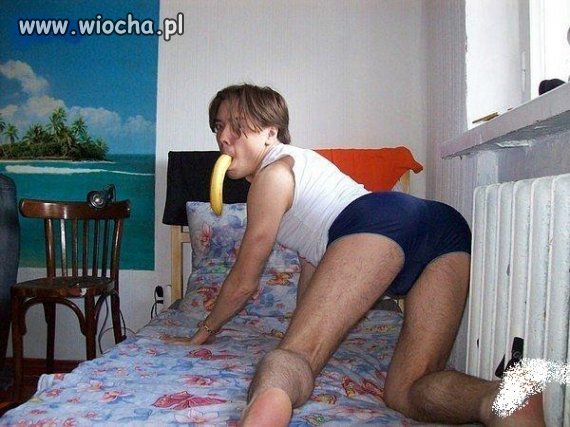 Lubi zawsze mieć coś w buzi.