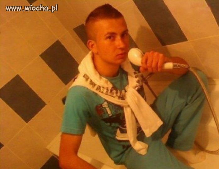 "Król disco-polo" śpiewa nawet w wannie