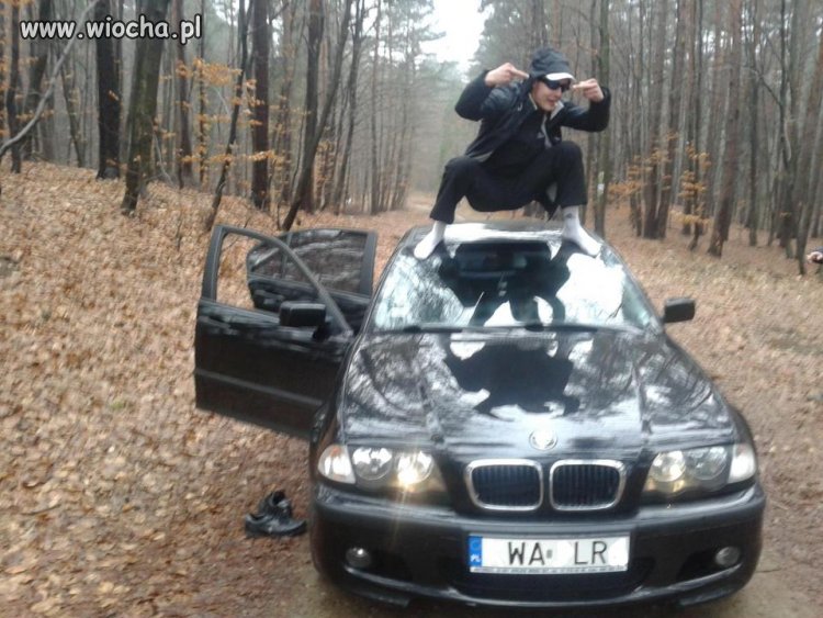 Takie tam na dachu BMW