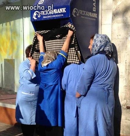 "Zocha,teraz wbijaj PIN..."