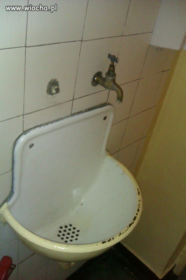 Umywalka w przychodni. 