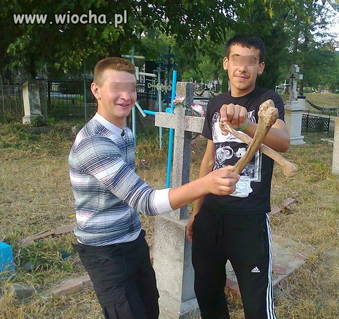 Urządzili sobie zabawę na cmentarzu...