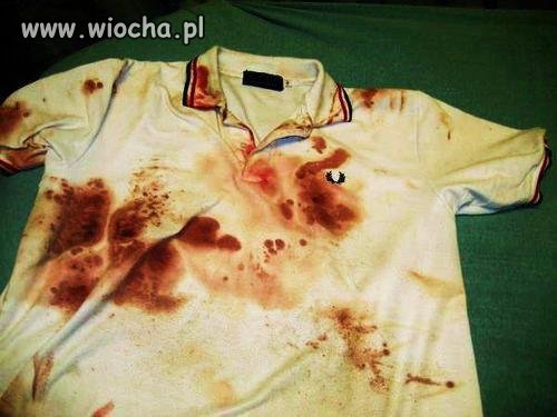 Szpan Na zakrwawioną  Koszulke 