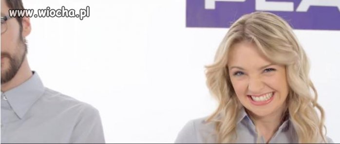Blondyneczka z reklamy Play