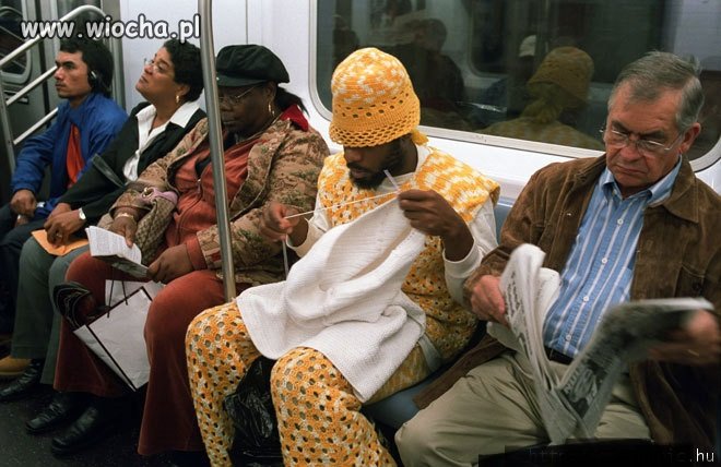 Takie tam robótki ręczne w metrze