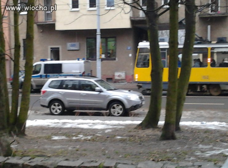 Policja ma większe prawaTramwaj stał tam przez ok 20min