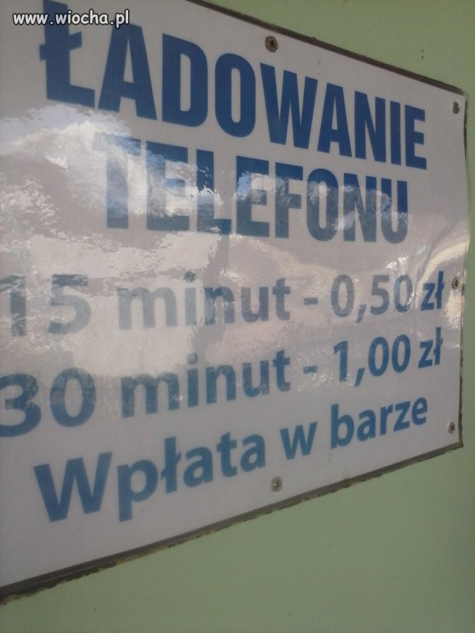 Tutaj naładujesz komórke ;)