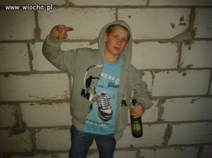Kolejne dziecko na fb z alkoholem. Ma 15 lat...